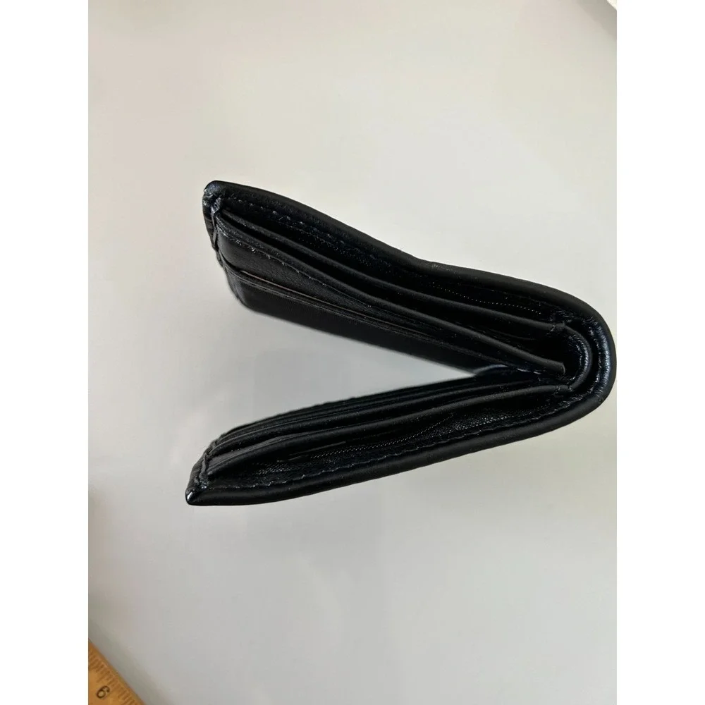 New Levi's Men's Black Leather Bifold Wallet RFID Blocking ID Window Pocket Book